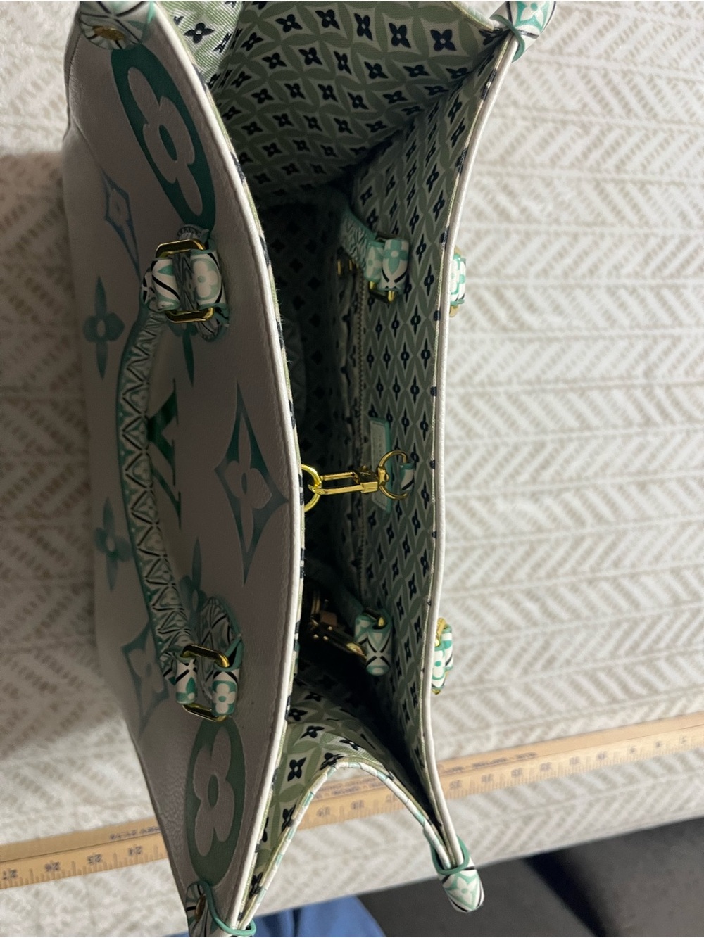 Louis Vuitton Olive Green Embossed Monogram Crossbody with Matching Pouch - Picture 4 of 16
